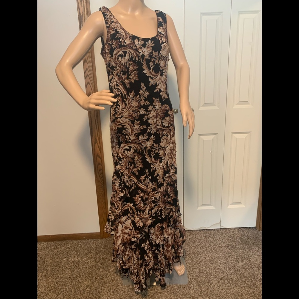 Ladies sleeveless  black floral maxi dress with ruffle layers. NWT size 12